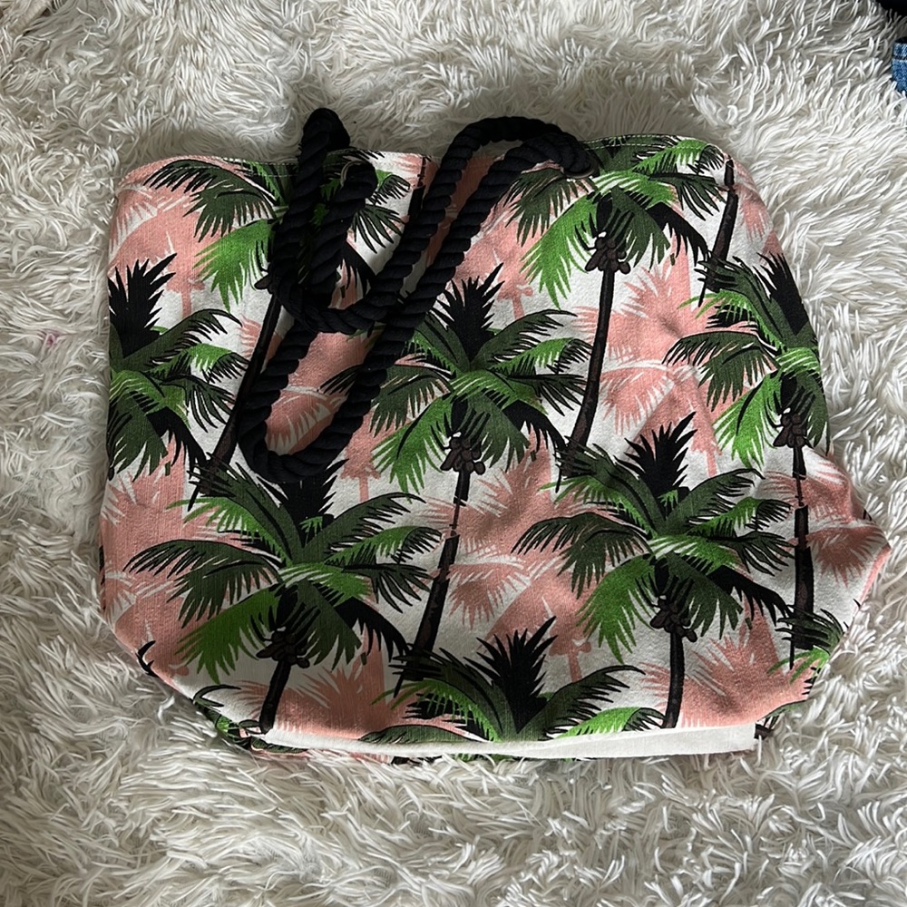 Beach Bag 🌴 - Picture 2 of 6